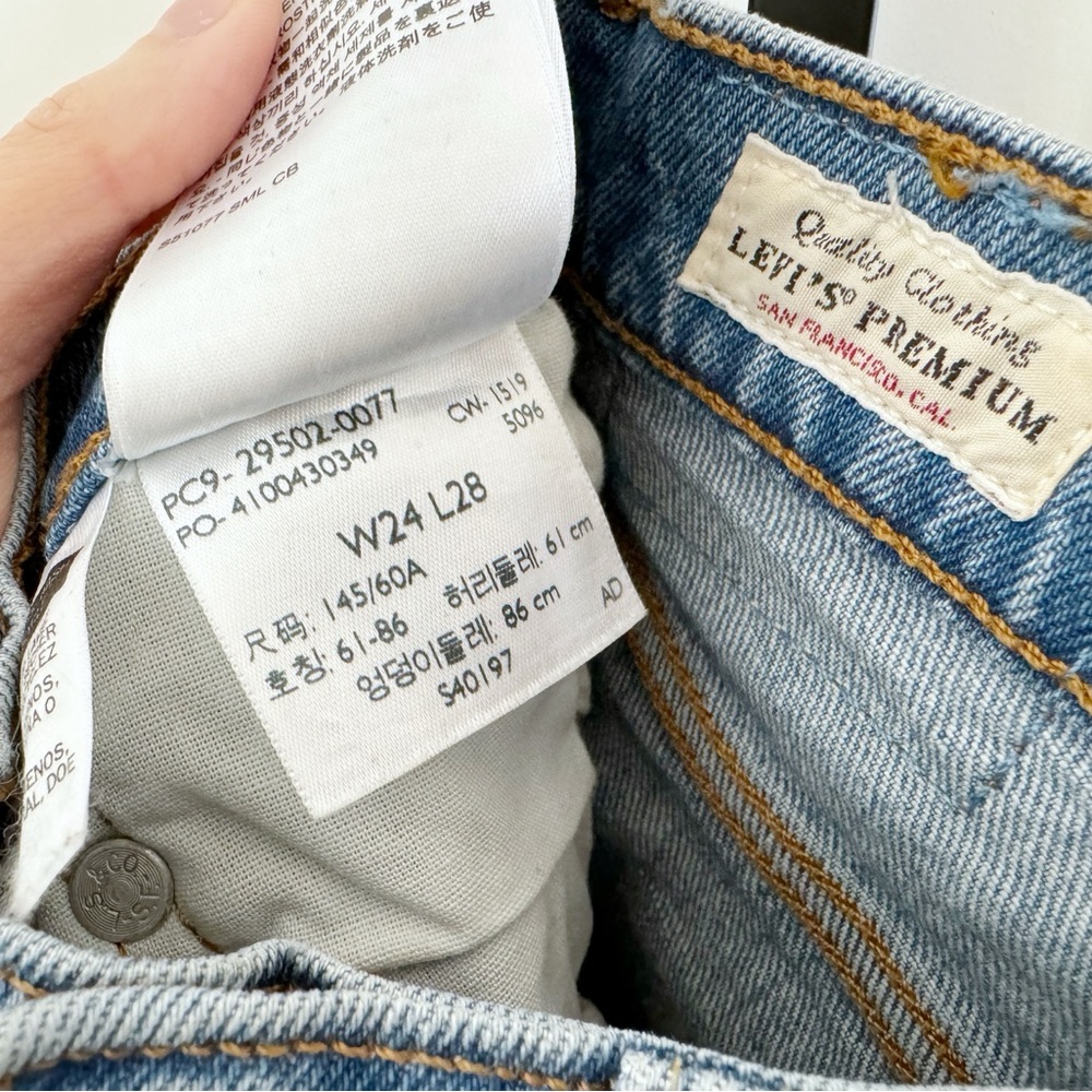 SOLD Levi 501 Skinny Cropped Light/Medium Wash Jeans 24 - Picture 6 of 7